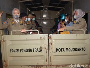 13 Pasangan Mesum di Mojokerto Terjaring Razia Valentine 13 Pasangan Mesum di Mojokerto Terjaring Razia Valentine
