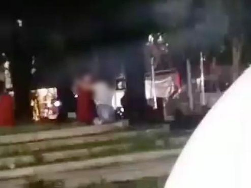 Jadi Tempat ABG Mesum, Alun-alun Jonggol Bogor Ditutup! Jadi Tempat ABG Mesum, Alun-alun Jonggol Bogor Ditutup!
