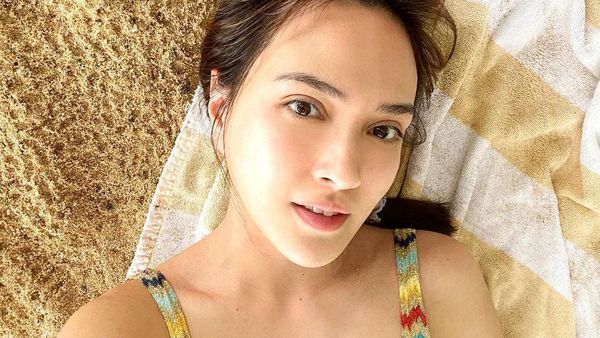 Shandy Aulia Santai di Pantai, Dipuji Masih Seperti Remaja