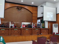 2 Polisi Penembak Eks Laskar FPI Positif Corona, Sidang Tuntutan Ditunda