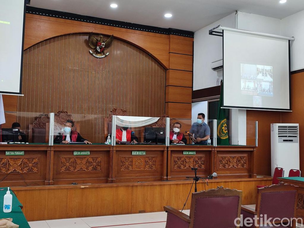 2 Polisi Penembak Eks Laskar FPI Positif Corona, Sidang Tuntutan Ditunda 2 Polisi Penembak Eks Laskar FPI Positif Corona, Sidang Tuntutan Ditunda