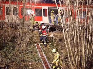 Penampakan Tabrakan Kereta di Jerman, 1 Tewas-14 Orang Terluka Penampakan Tabrakan Kereta di Jerman, 1 Tewas-14 Orang Terluka