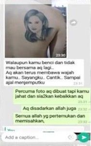 Tattoo wajah Anggi Novita di tubuh Ferry Irawan