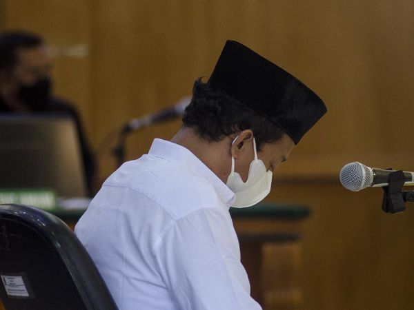 Tok! Pemerkosa 13 Santri di Bandung Divonis Penjara Seumur Hidup