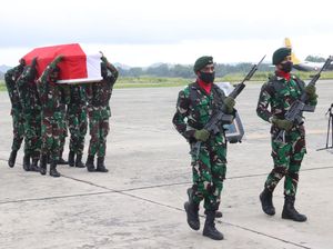 Jenazah Kepala BIN Papua Diterbangkan ke Jakarta Jenazah Kepala BIN Papua Diterbangkan ke Jakarta