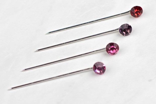 Andalkan Peniti atau Jarum di Beberapa Bagian/Foto: Pinterest/Niswa Fashion Andalkan Peniti atau Jarum di Beberapa Bagian/Foto: Pinterest/Niswa Fashion