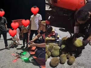 Ayah Ini Rela Barter Durian Dagangannya dengan Mainan untuk Anaknya