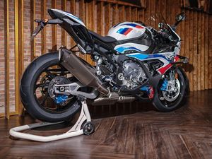 Lebih Mahal dari Toyota Alphard, Ini Spesifikasi Moge BMW M 1000 RR