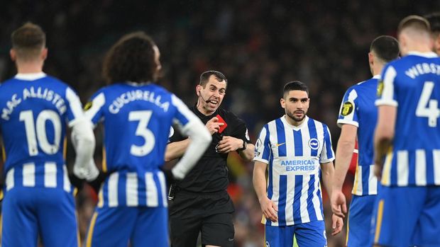 MANCHESTER, ENGLAND - FEBRUARY 15: Referee Peter Bankes shows a red card to Lewis Dunk of Brighton & Hove Albion during the Premier League match between Manchester United and Brighton & Hove Albion at Old Trafford on February 15, 2022 in Manchester, England. (Photo by Gareth Copley/Getty Images)