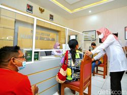COVID-19 di Banyuwangi Naik, Bupati Ipuk Blusukan hingga ke Kelurahan