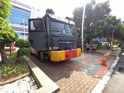 Bakal Diserbu Ribuan Buruh, Kantor Menaker Dijaga Water Cannon