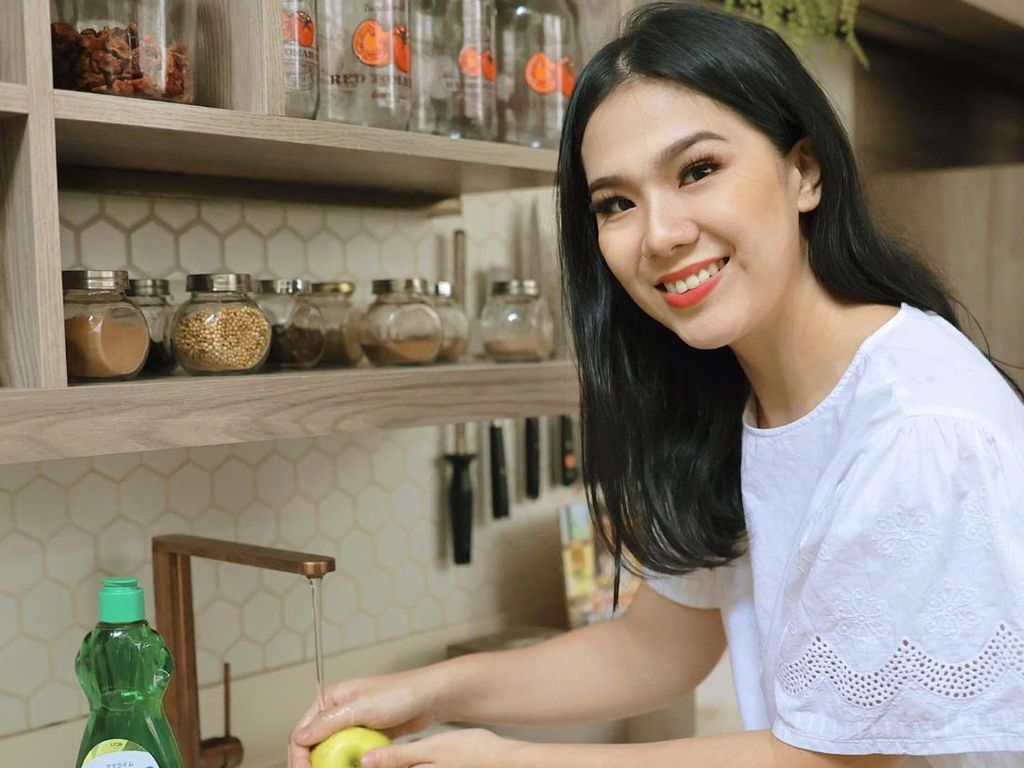 Viral Hemat ala Chef Devina Hermawan, Netizen Merasa Relate, Odol Digunting