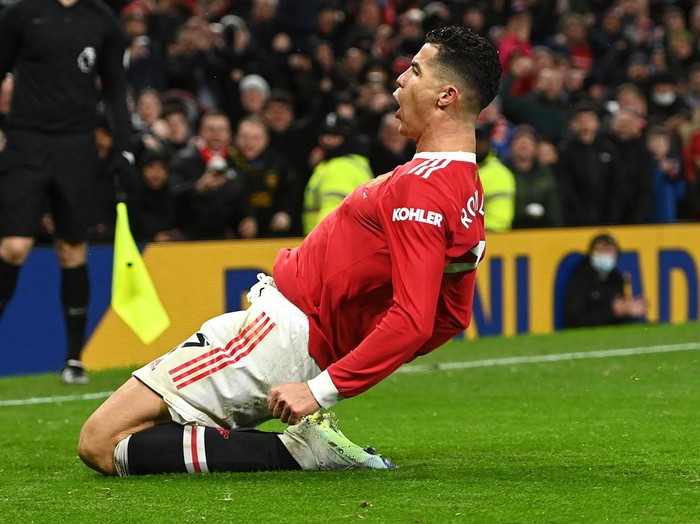 MANCHESTER, ENGLAND - FEBRUARY 15: Cristiano Ronaldo of Manchester United celebrates after scoring their team's first goal during the Premier League match between Manchester United and Brighton & Hove Albion at Old Trafford on February 15, 2022 in Manchester, England. (Photo by Gareth Copley/Getty Images)