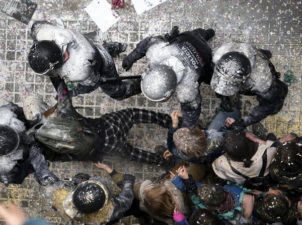 Di-PHK Karena Covid dan Belum Bayar Sewa, Keluarga Ini Diusir Polisi