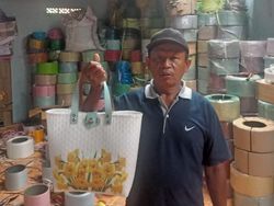 Dulunya Pemulung, Pria Ini Kantongi Ratusan Juta dari Sulap Tali Jadi Tas