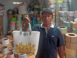 Dulunya Pemulung, Pria Ini Kantongi Ratusan Juta dari Sulap Tali Jadi Tas