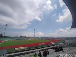 Gresik United Tumbang di Laga Pembuka Grup U, Pelatih Soroti Wasit