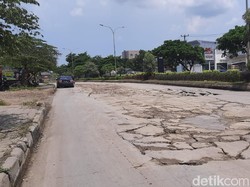 PUPR Banten Anggarkan Rp 15 M Perbaiki Jalan Rusak Akibat Dilewati Truk Berat