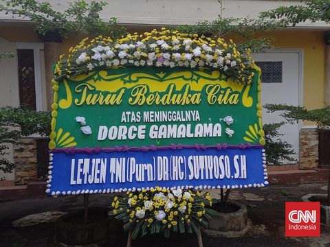 Karangan Bunga dari Sutiyoso untuk pemakaman Dorce Gamalama, Rabu (16/2).
