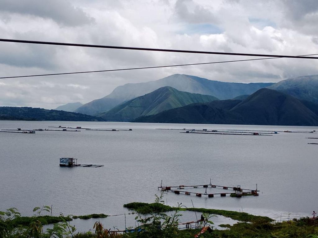 Anggota DPRD Minta Gubsu Larang Keramba Jaring Apung di Danau Toba: Bau Amis