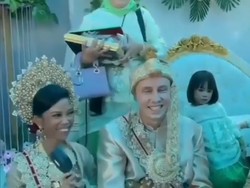Viral Penghulu Nikahkan Bule Pakai Bahasa Inggris, Dijawab Bahasa Indonesia