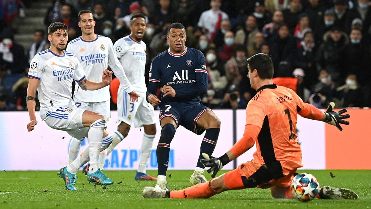 Tiket pertandingan Real Madrid vs PSG terjual habis (Foto: Shaun Botterill/Getty Images)