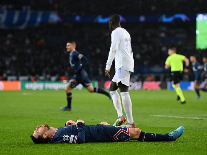 PARIS, FRANCE - FEBRUARY 15: Lionel Messi of Paris Saint-Germain reacts during the UEFA Champions League Round Of Sixteen Leg One match between Paris Saint-Germain and Real Madrid at Parc des Princes on February 15, 2022 in Paris, France. (Photo by Shaun Botterill/Getty Images)