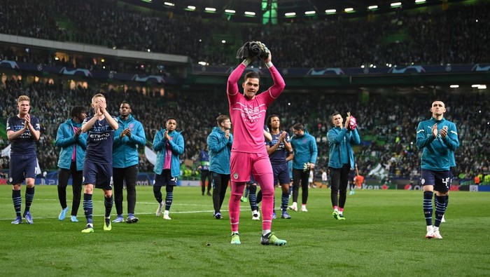 LISBON, PORTUGAL - FEBRUARY 15: Ederson of Manchester City applauds fans after their sides victory during the UEFA Champions League Round Of Sixteen Leg One match between Sporting CP and Manchester City at Estadio Jose Alvalade on February 15, 2022 in Lisbon, Portugal. (Photo by Mike Hewitt/Getty Images)
