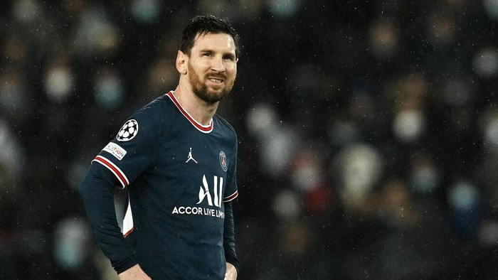PSGs Lionel Messi reacts during the Champions League, round of 16, first leg soccer match between Paris Saint Germain and Real Madrid at the Parc des Princes stadium, in Paris, France, Tuesday, Feb. 15, 2022. (AP Photo/Thibault Camus)