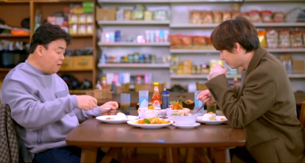 Makanan indonesia di acara tv korea/Foto: YouTube/JTBC Insight Makanan indonesia di acara tv korea