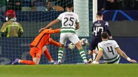 Phil Foden memperlebar jarak lewat golnya pada menit ke-32. AP Photo/Armando Franca.