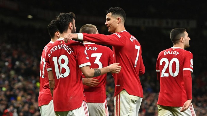 MANCHESTER, ENGLAND - FEBRUARY 15: Bruno Fernandes celebrates with Cristiano Ronaldo of Manchester United after scoring their teams first goal during the Premier League match between Manchester United and Brighton & Hove Albion at Old Trafford on February 15, 2022 in Manchester, England. (Photo by Gareth Copley/Getty Images)