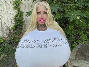 Selebgram Ini Merasa Didiskriminasi di Pesawat karena Payudara Terlalu Besar