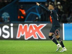 Dibikin Cedera, Mbappe Bela Idrissa Gueye