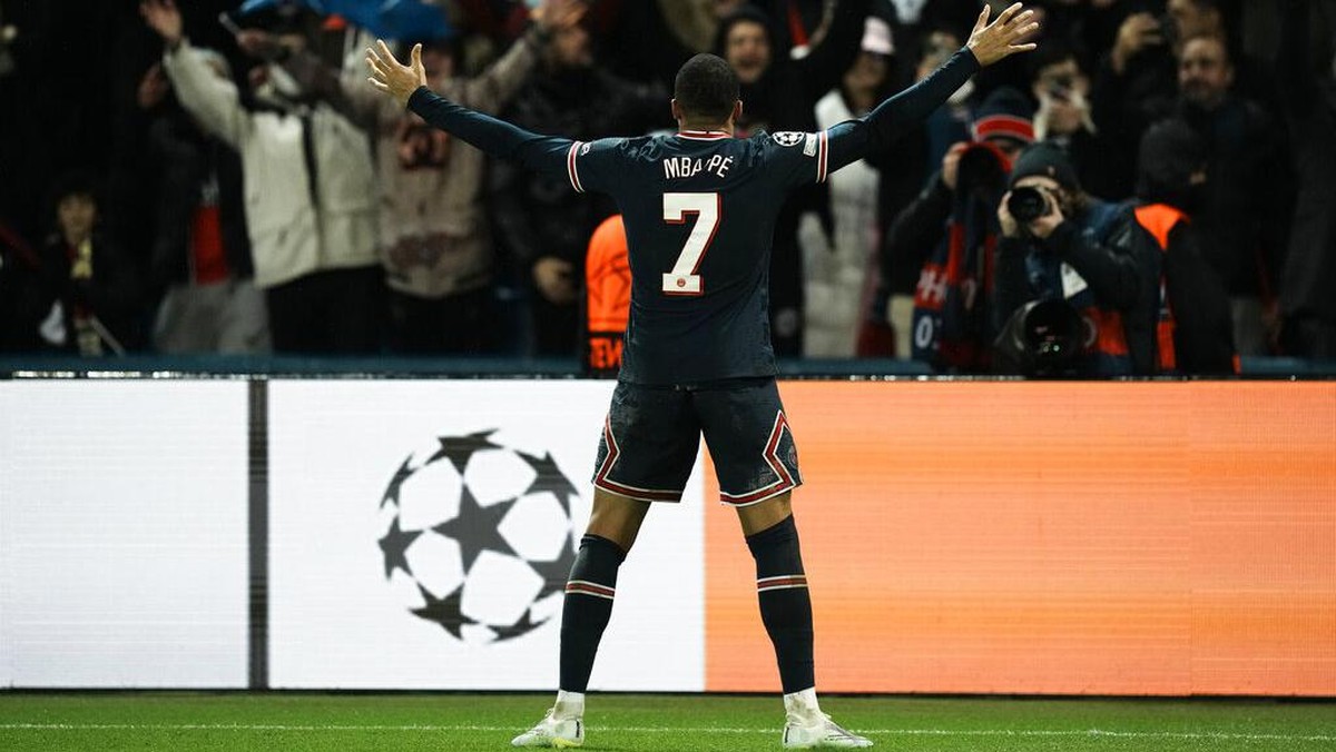 Momen Kylian Mbappe merayakan gol ke gawang Real Madrid di leg pertama 16 besar Liga Champions. (Foto: Thibault Camus/AP)