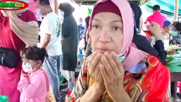 Mengenang Mendiang Dorce Gamalama, Penggemar Sate hingga Sushi