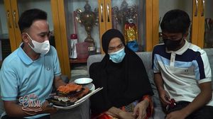 Mengenang Mendiang Dorce Gamalama, Penggemar Sate hingga Sushi