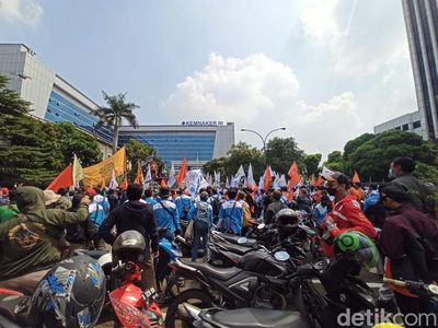 Nah Lho! Buruh Siap Gugat Aturan JHT ke Pengadilan