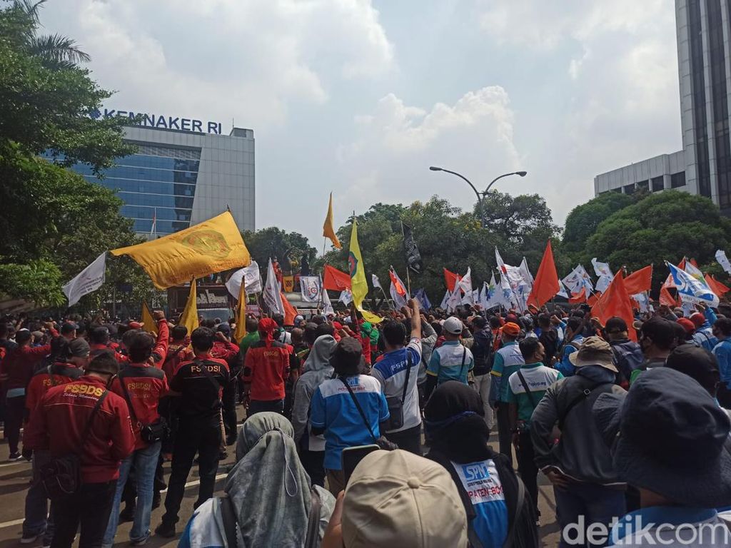 Perjalanan Aturan JHT: Ramai Dikritik, Didemo hingga Jokowi Minta Revisi
