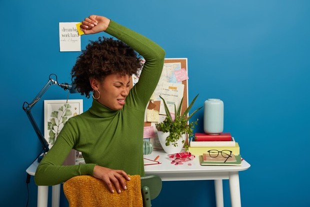 Pakaian yang Terlalu Ketat / foto : freepik Pakaian yang Terlalu Ketat / foto : freepik