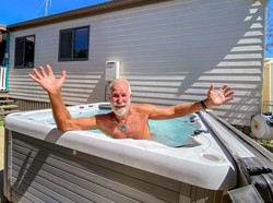 Para Penjaga Rumah Orang Lain Ini Justru Hidup Lebih Santai di Australia