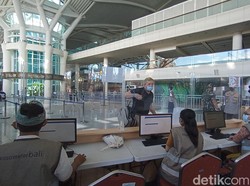 Terpopuler Sepekan: Turis Australia Diminta Buang Sepatu Habis dari Bali