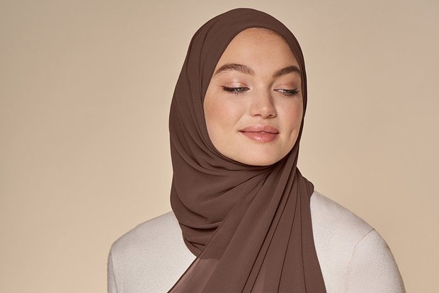 Pilih Hijab yang Berbahan Kaku/Foto: Pinterest/Haute Hijab Pilih Hijab yang Berbahan Kaku/Foto: Pinterest/Haute Hijab