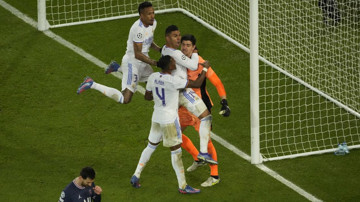 Thibaut Courtois sukses menggagalkan penalti Lionel Messi. (Foto: AP/Francois Mori)