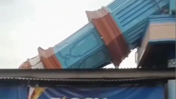 Potret Terkini Menara Masjid di Bekasi Roboh Timpa Rumah Warga