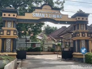 24 Siswa SMAN 1 Tuban Positif COVID-19, Proses Belajar Kembali Daring 24 Siswa SMAN 1 Tuban Positif COVID-19, Proses Belajar Kembali Daring