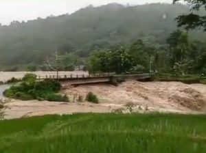 Sungai di Gowa Sulsel Meluap, Jalan hingga Sawah Kebanjiran