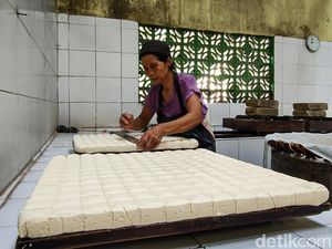 Tahu di Kulon Progo Menciut Gegara Harga Kedelai Naik