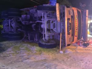 Saat Peziarah Gagal Ziarah ke Wali Songo Gegara Bus Rombongan Ditabrak Truk