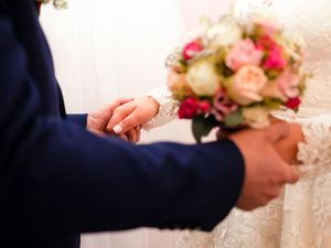 Cerita Pengantin Menikah di KUA, Hemat Uang Resepsi Buat Renovasi Rumah Cerita Pengantin Menikah di KUA, Hemat Uang Resepsi Buat Renovasi Rumah
